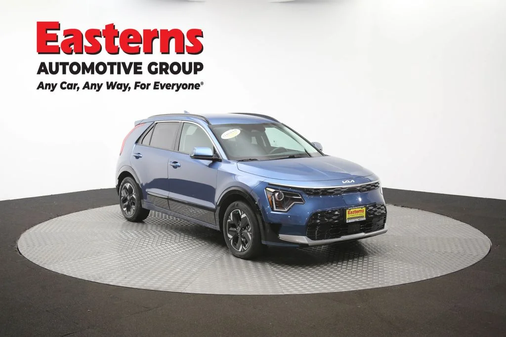 Used 2023 Blue Kia Wind image 48