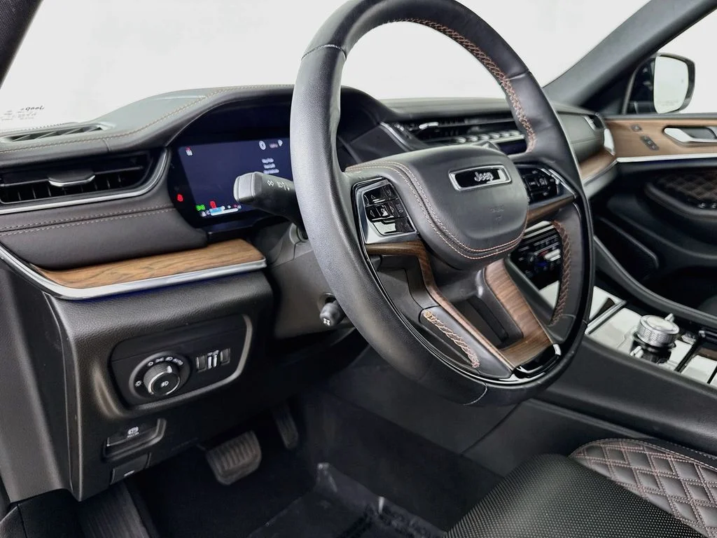 Used 2024 Black Jeep Summit image 9