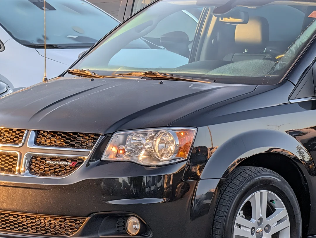 Used 2019 Black Dodge Crew Plus - - FWD - 3.6L V6 - Power Sliding Doors - Power Liftgate - Leather Seat & More! image 10