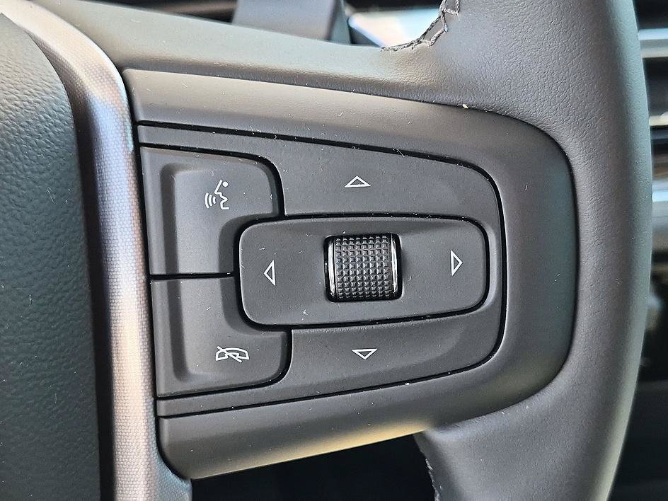 Used 2026 Onyx Black GMC Elevation image 17