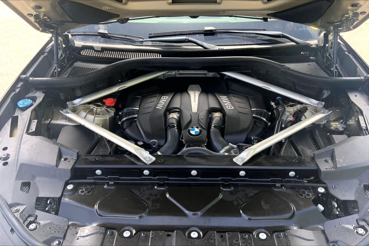 Used 2019 Sunstone Metallic BMW xDrive50i image 32