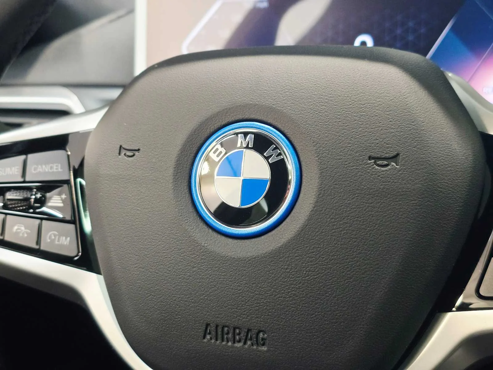 New 2026 Skyscraper Grey Metallic BMW xDrive40 image 23