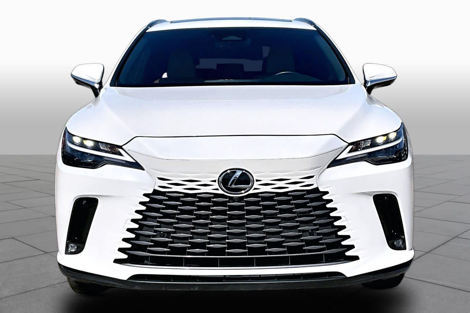 Used 2025 Eminent White Pearl Lexus Premium image 4