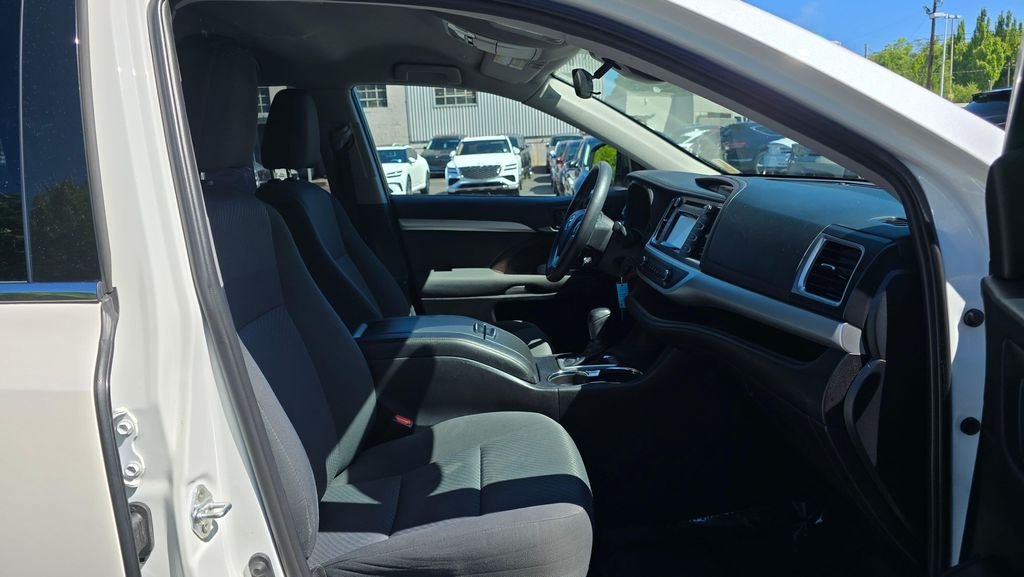 Used 2019 Blizzard Pearl Toyota LE image 10