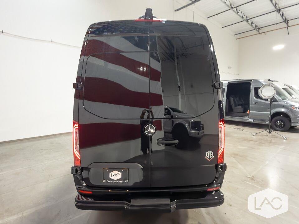 New 2027 BLACK OGV LUXURY COACH 170EXT image 12