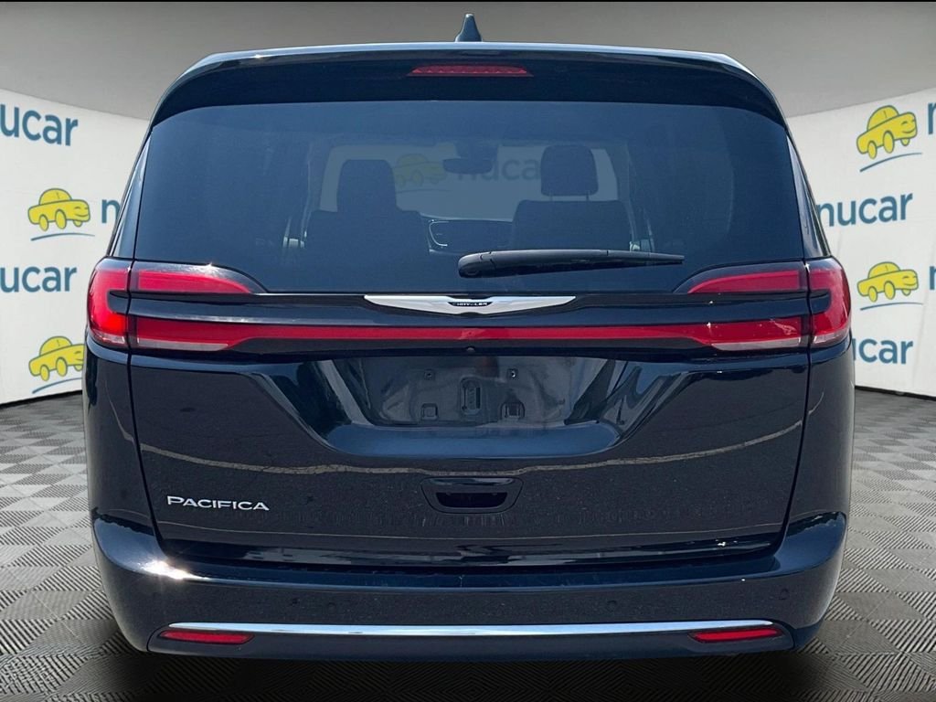 Used 2024 Black Chrysler Touring L image 3