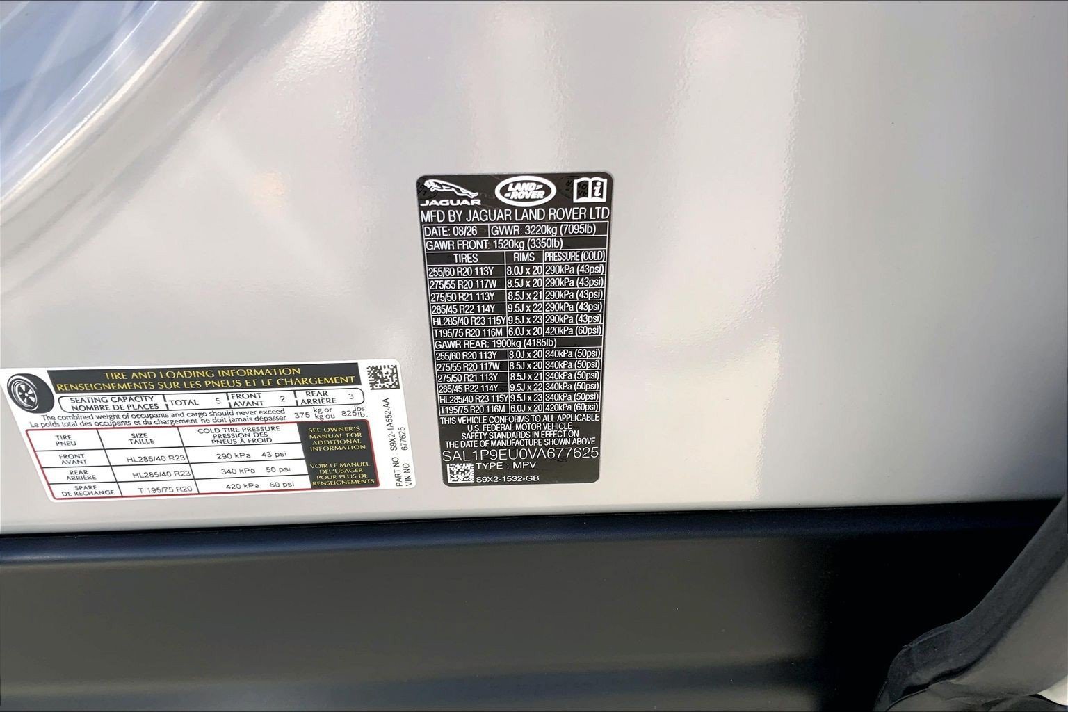 New 2027 Borasco Grey Land Rover  SE P360 image 18
