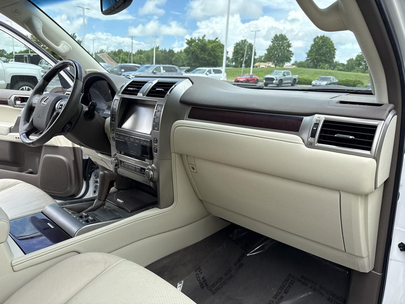 Used 2018 Starfire Pearl Lexus GX 460 Premium image 31