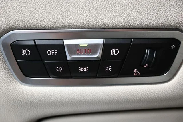 Used 2020 Black BMW sDrive40i image 37