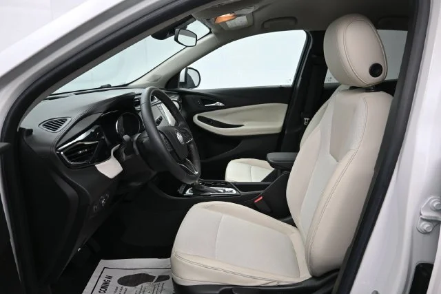 Used 2021 WHITE FROST TRICOAT Buick Preferred image 9