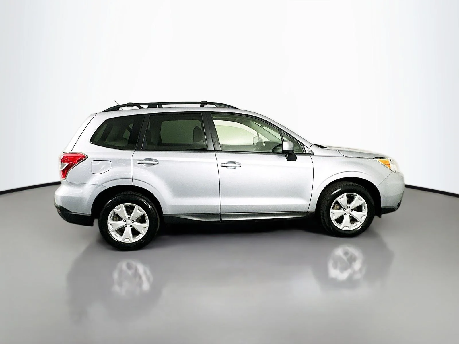 Used 2015 Ice Silver Metallic Subaru 2.5i Premium image 8