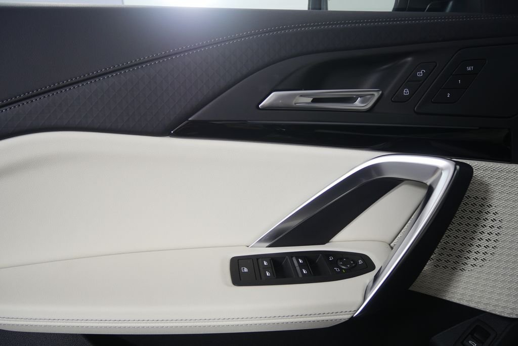 New 2026 Black Sapphire Metallic BMW xDrive28i image 8