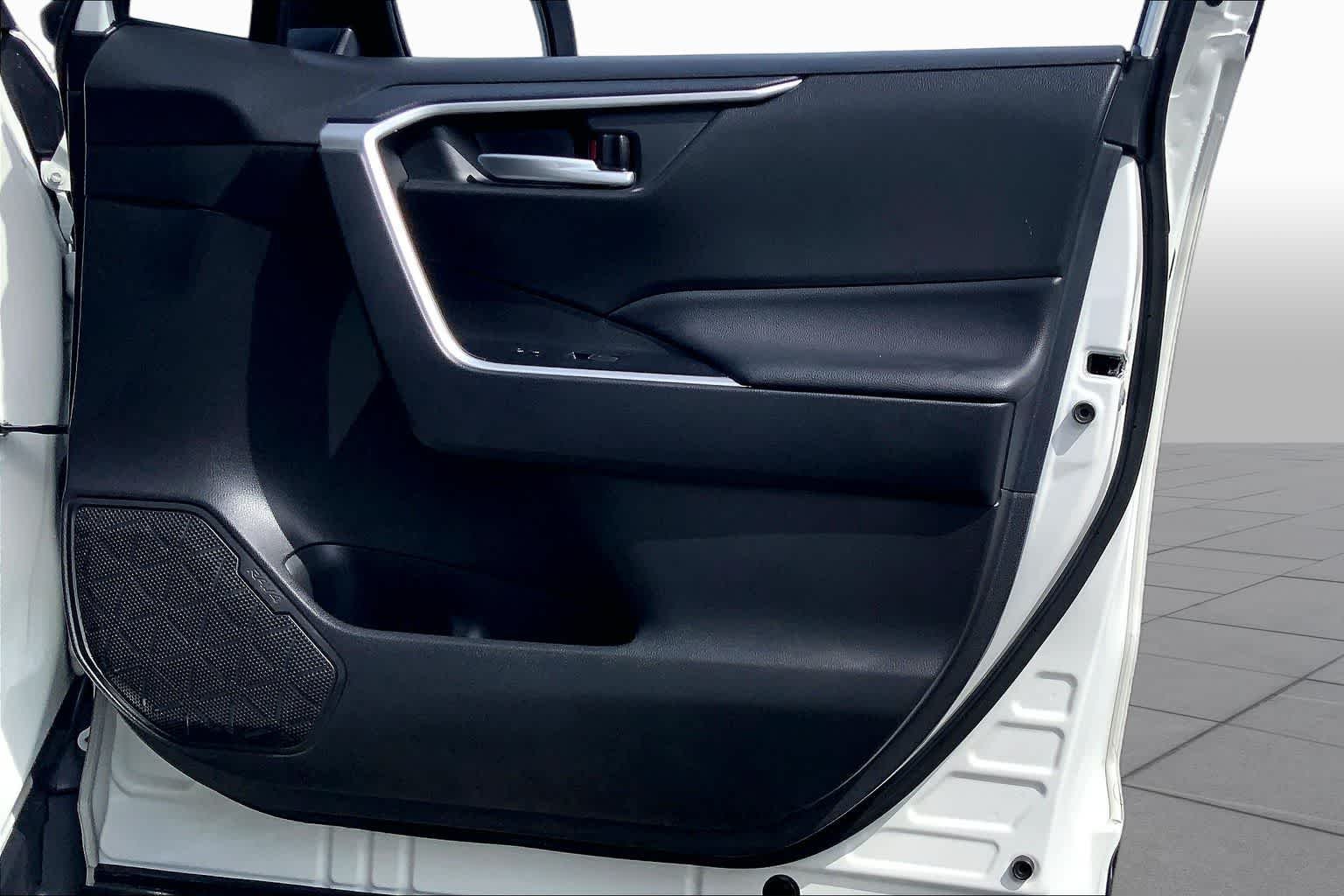 Used 2025 Ice Cap Toyota XLE image 22