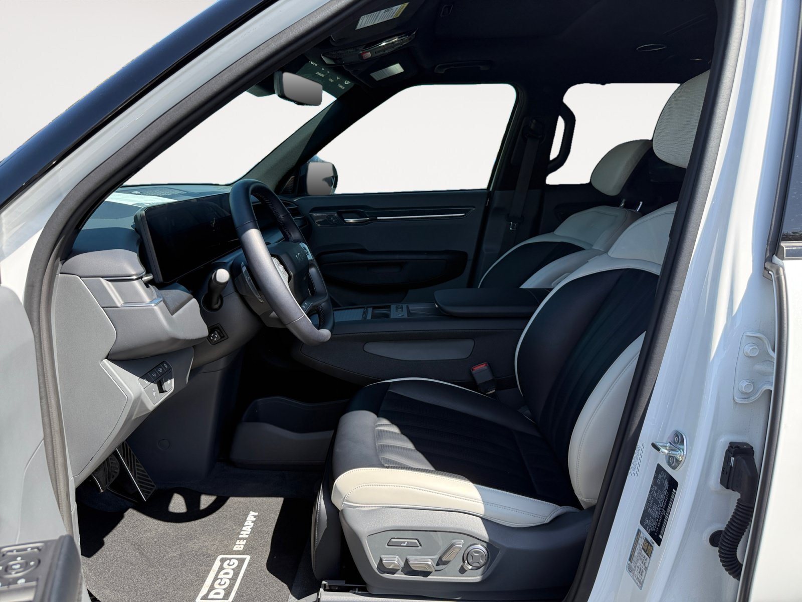 Certified Used 2024 Snow White Pearl Kia GT-Line image 10