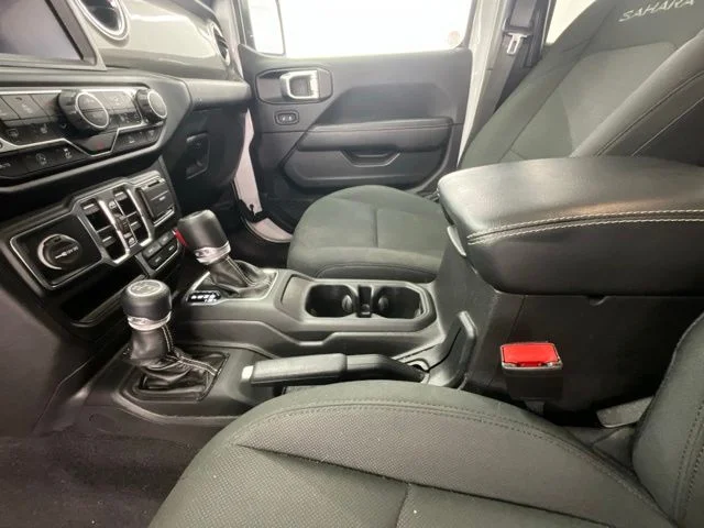 Used 2022 White Jeep Unlimited Sahara image 19