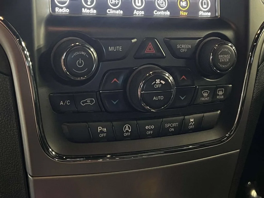 Used 2018 White Jeep Altitude 4x4 image 19