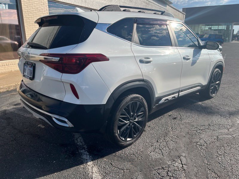 Used 2023 White Kia Nightfall image 6
