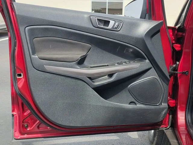 Used 2020 Ruby Red Metallic Ford SE image 14