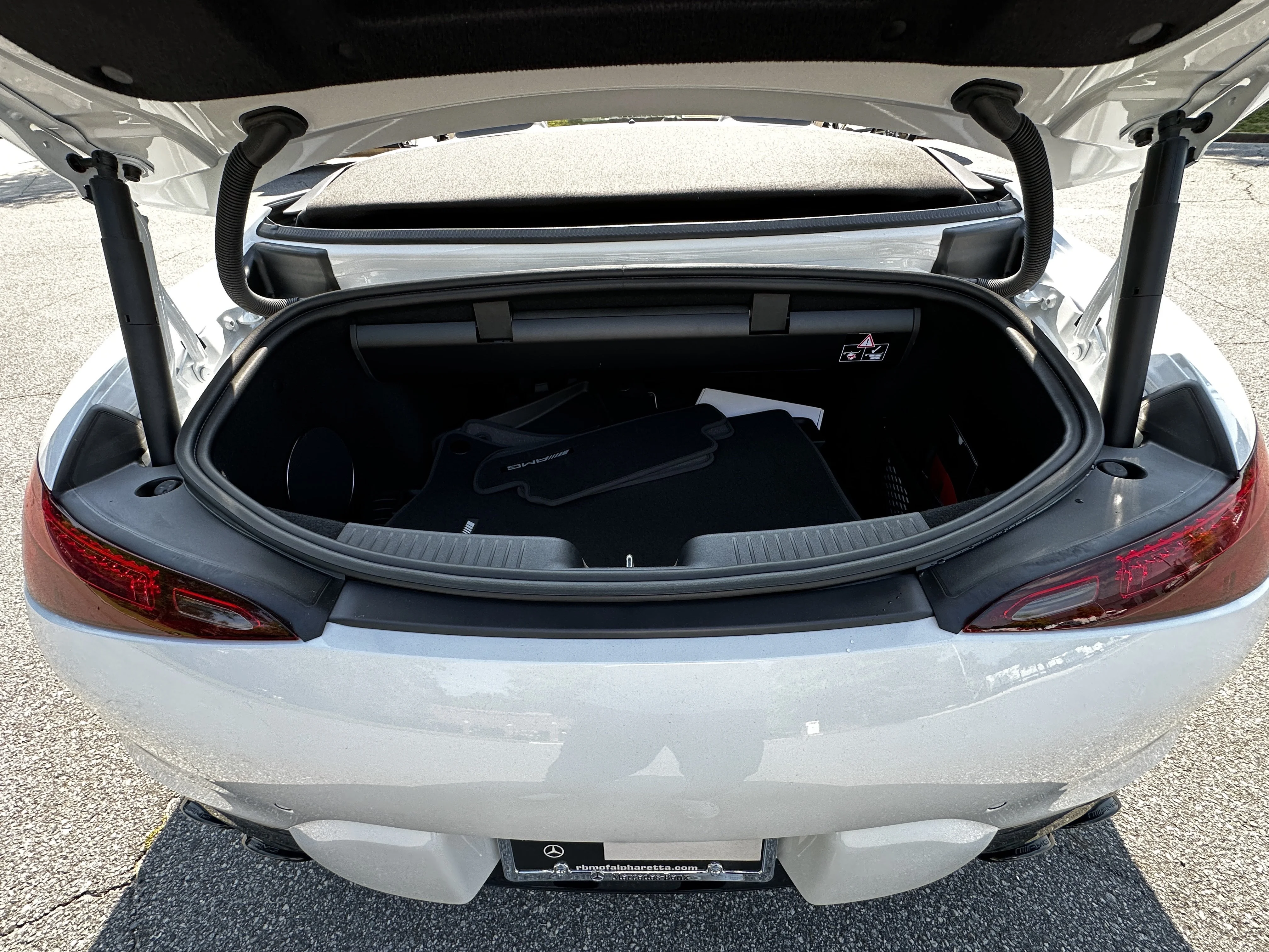 New 2026 MANUFAKTUR Moonlight White Metallic Mercedes-Benz AMG® SL 43 image 21