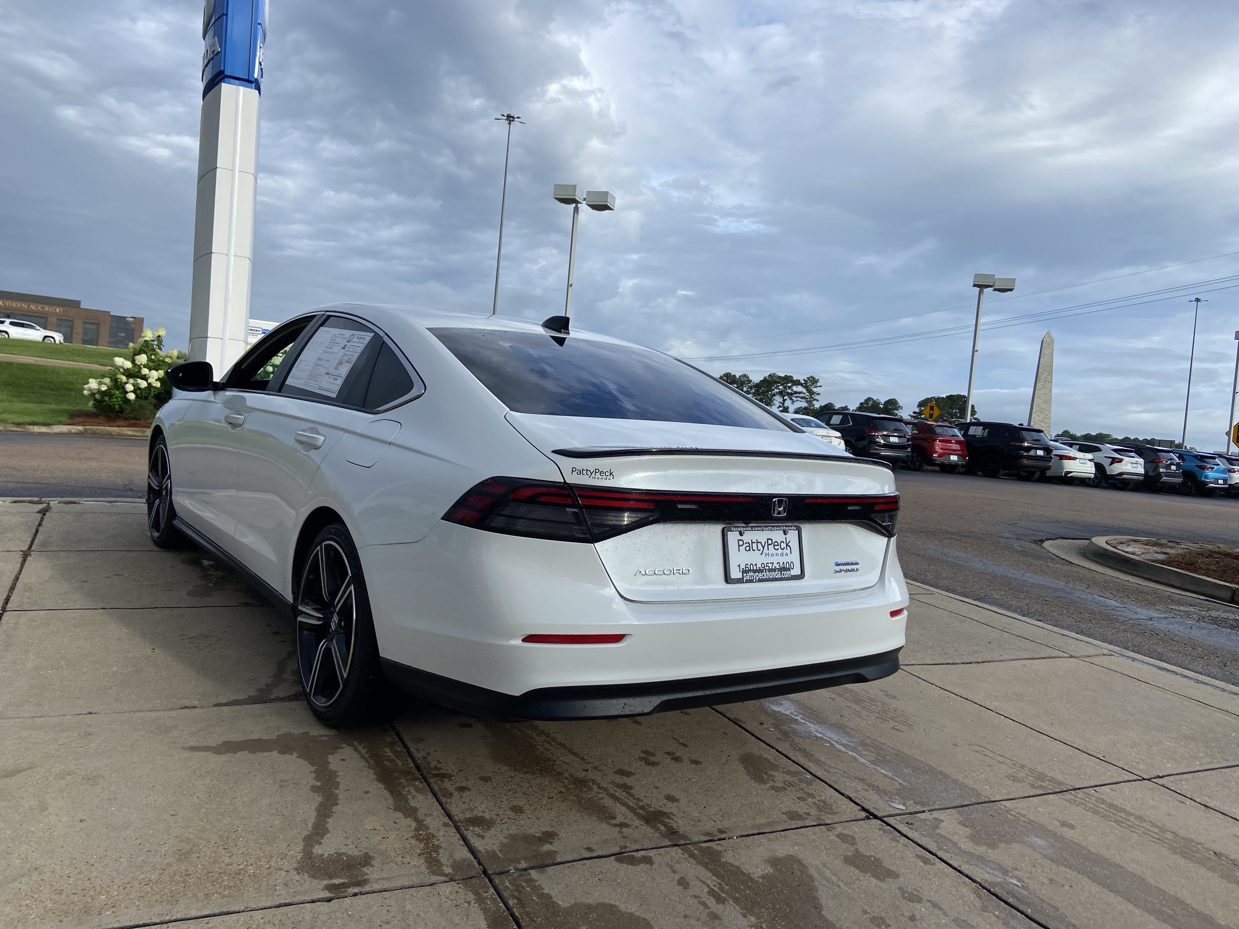 Used 2024 Platinum White Pearl Honda Sport image 11