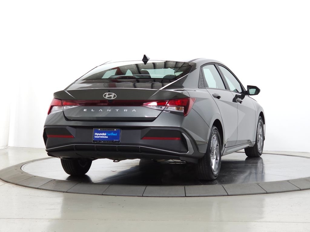 2024 Hyundai Elantra SE - Photo 11