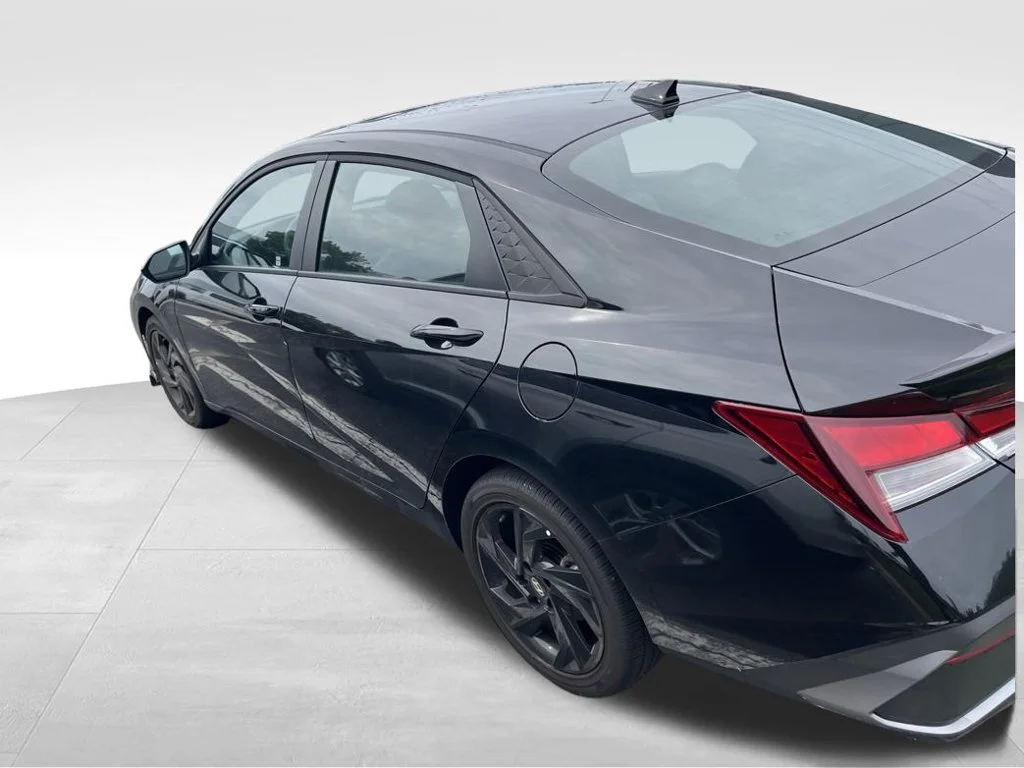 Used 2026 Black Hyundai SEL Sport image 11