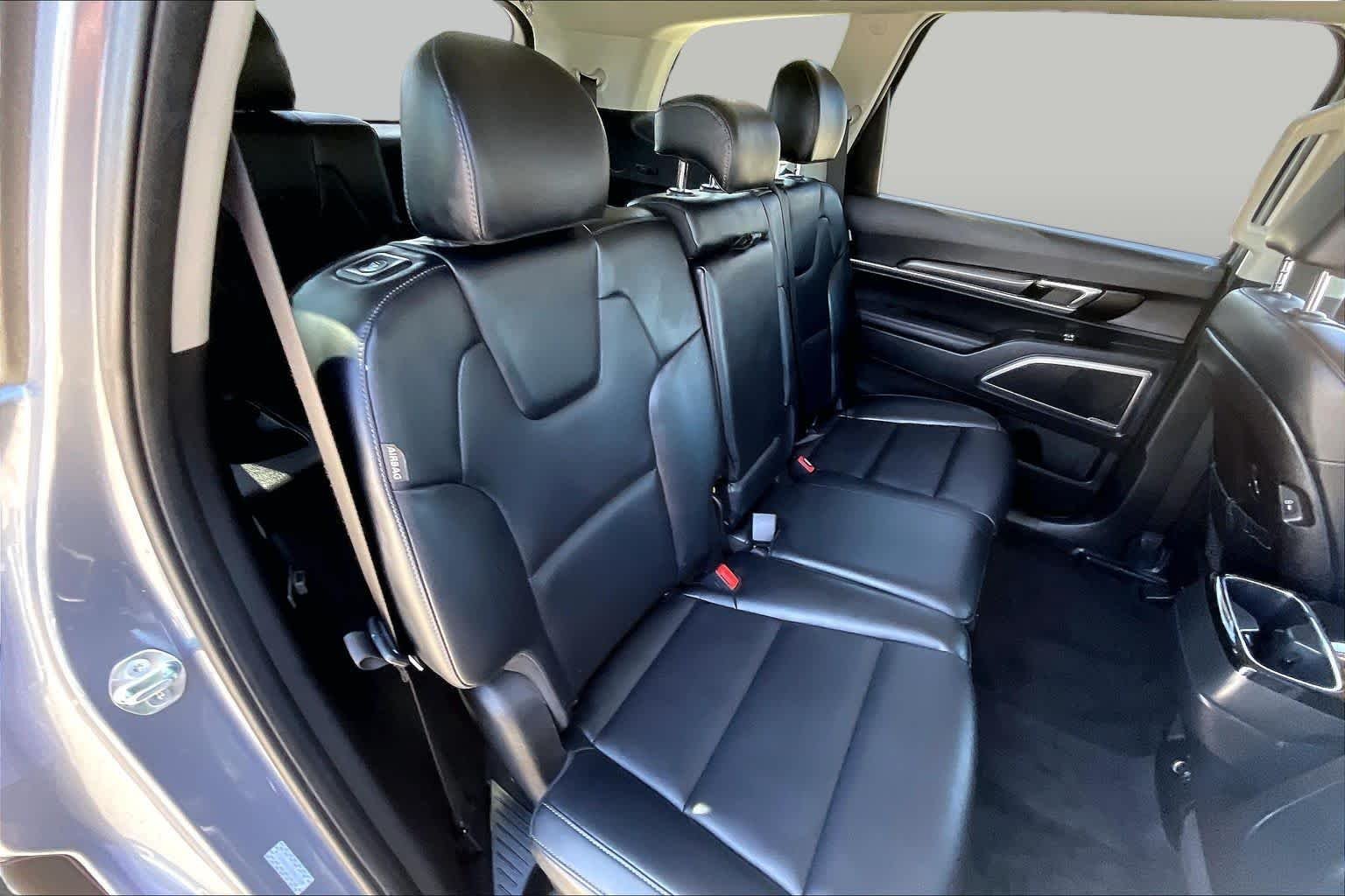 Used 2025 Everlasting Silver Kia LX image 18