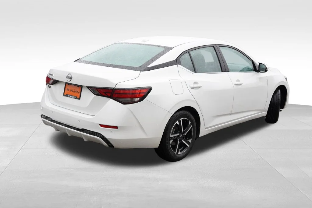 Used 2025 Aspen White Tricoat Nissan SV image 5