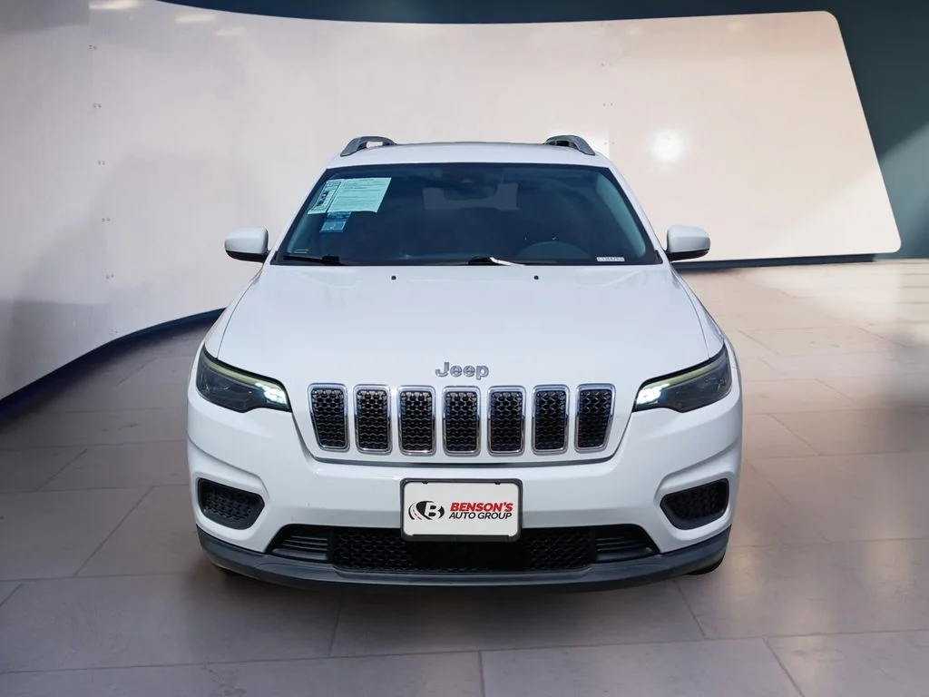 Used 2021 White Jeep Latitude image 8