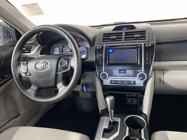 Used 2012 White Toyota LE image 13