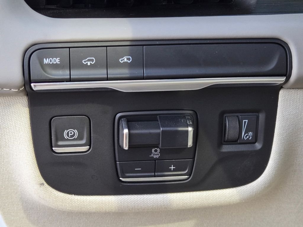 Used 2023 White Cadillac Premium Luxury Platinum image 27