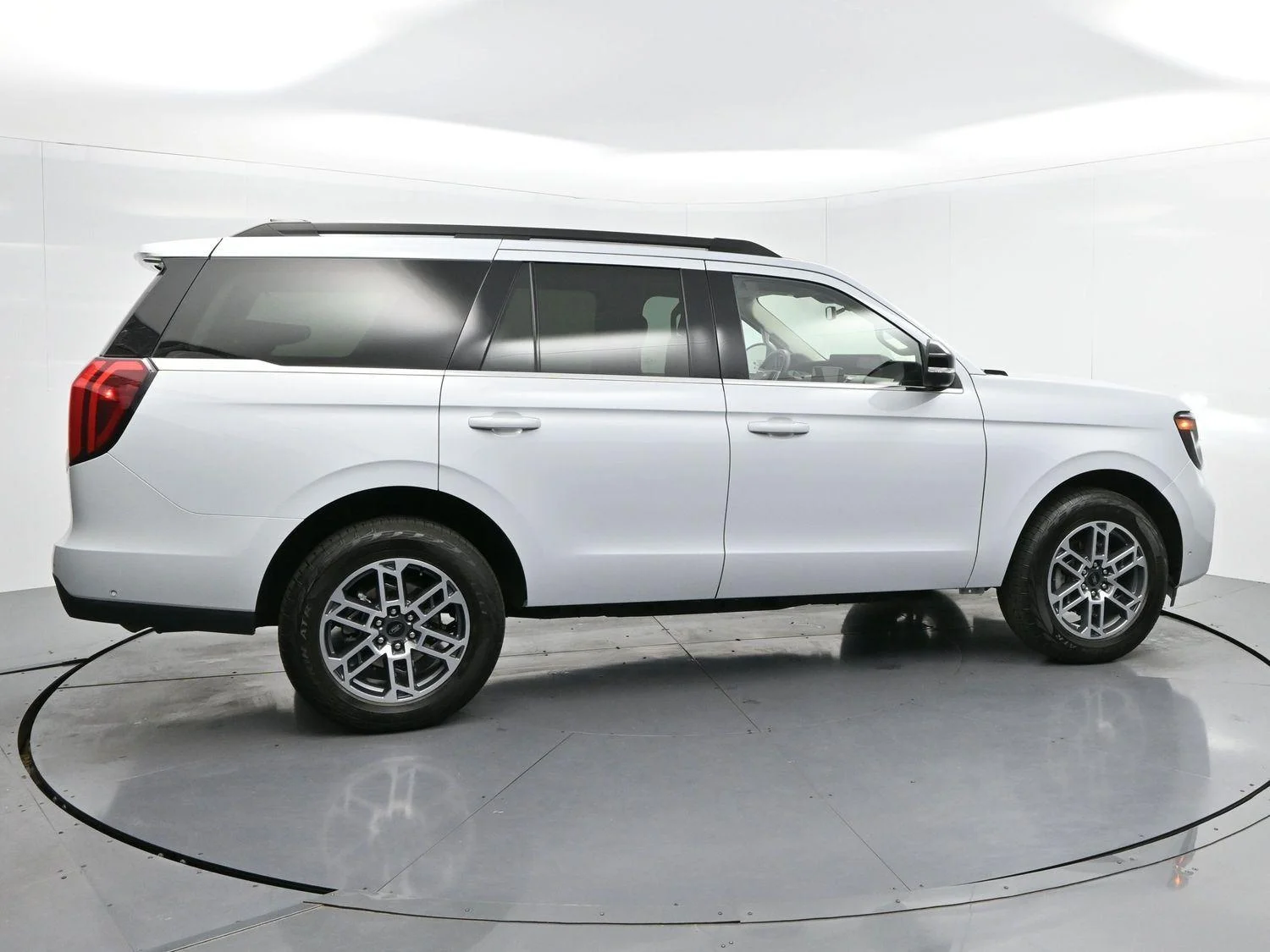 Used 2025 Space Silver Metallic Ford Active image 8