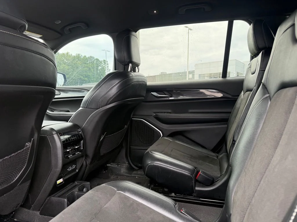 Used 2021 Black Jeep Altitude image 22