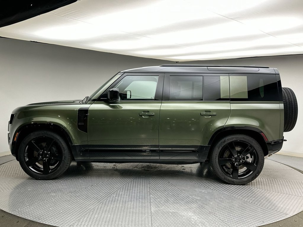 New 2026 Woolstone Green Land Rover X-Dynamic SE image 2