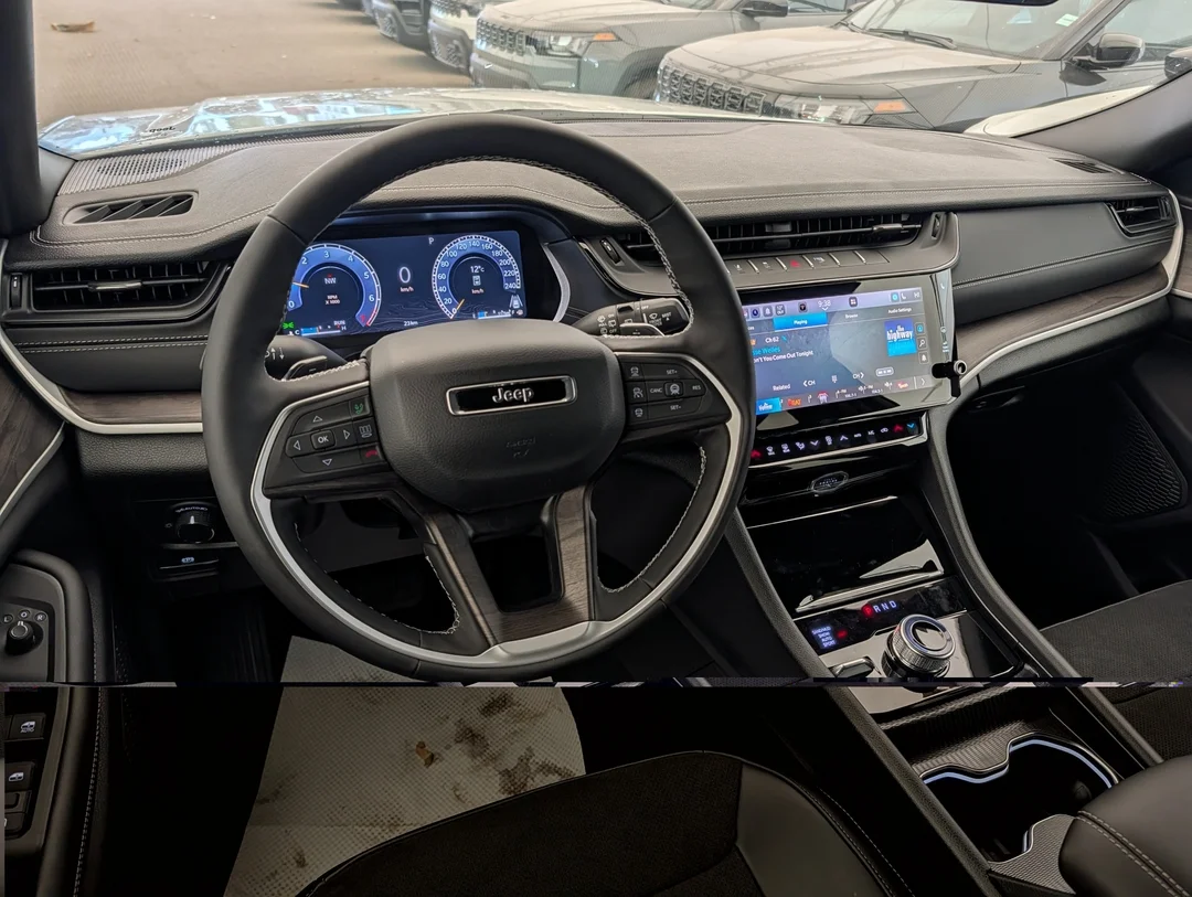 New 2026 White Jeep Altitude - - 4x4 - 20 Gloss Black Wheels - Capri Lthr Seats - Remote Start & More! image 25