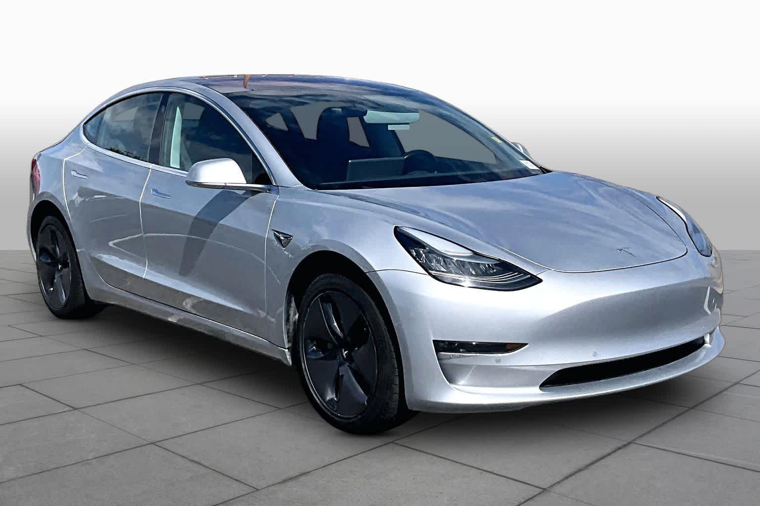 Used 2018 Midnight Silver Metallic Tesla Long Range Battery image 2