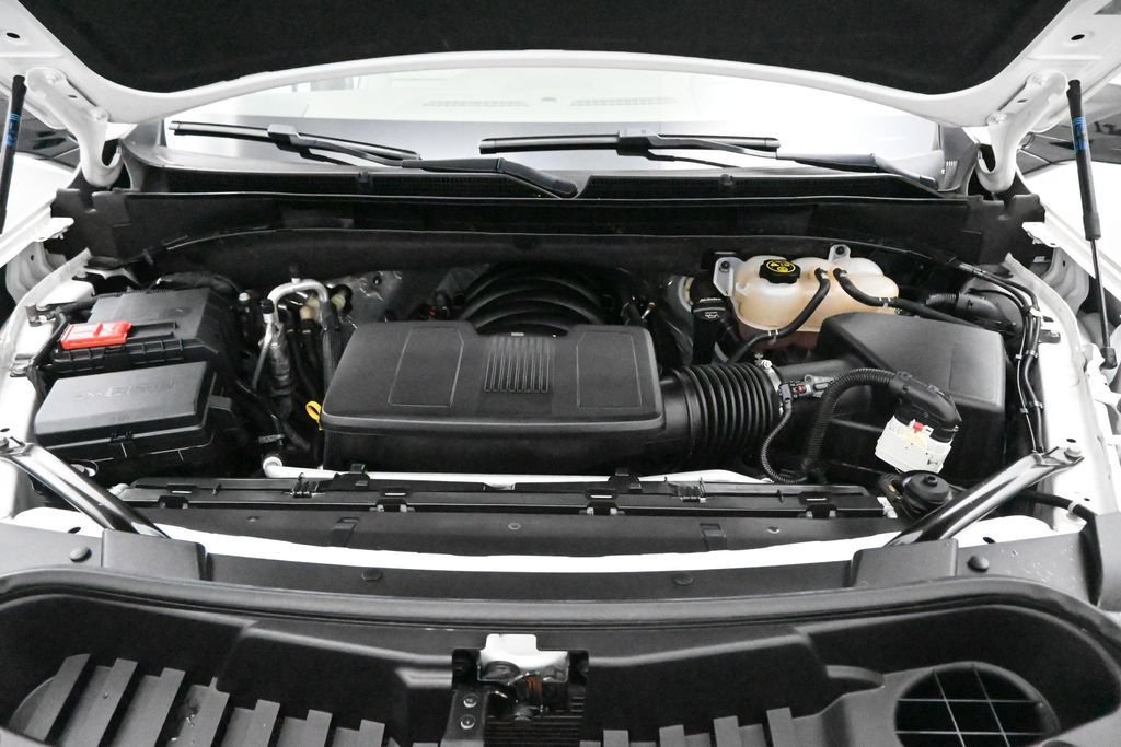 Used 2023 White Frost Tricoat GMC Denali image 28