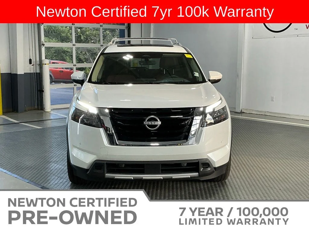 Certified Used 2025 Everest White Pearl Tricoat Nissan Platinum image 3