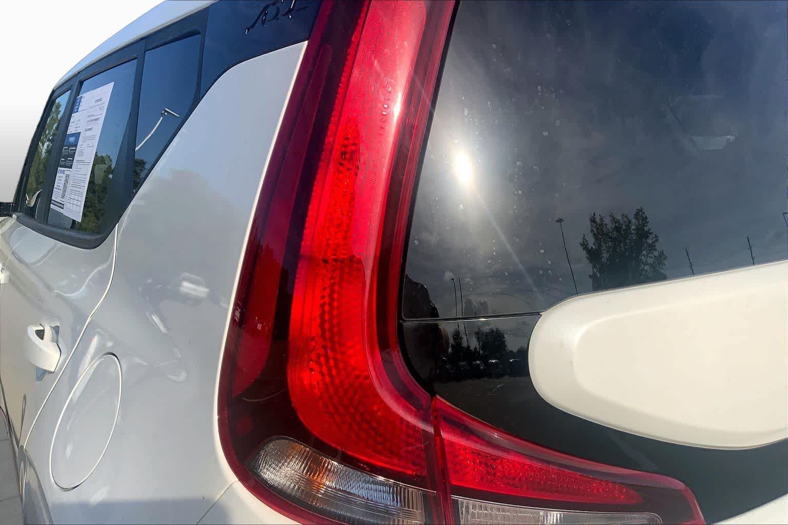 Used 2020 Snow White Pearl Kia GT-Line image 28