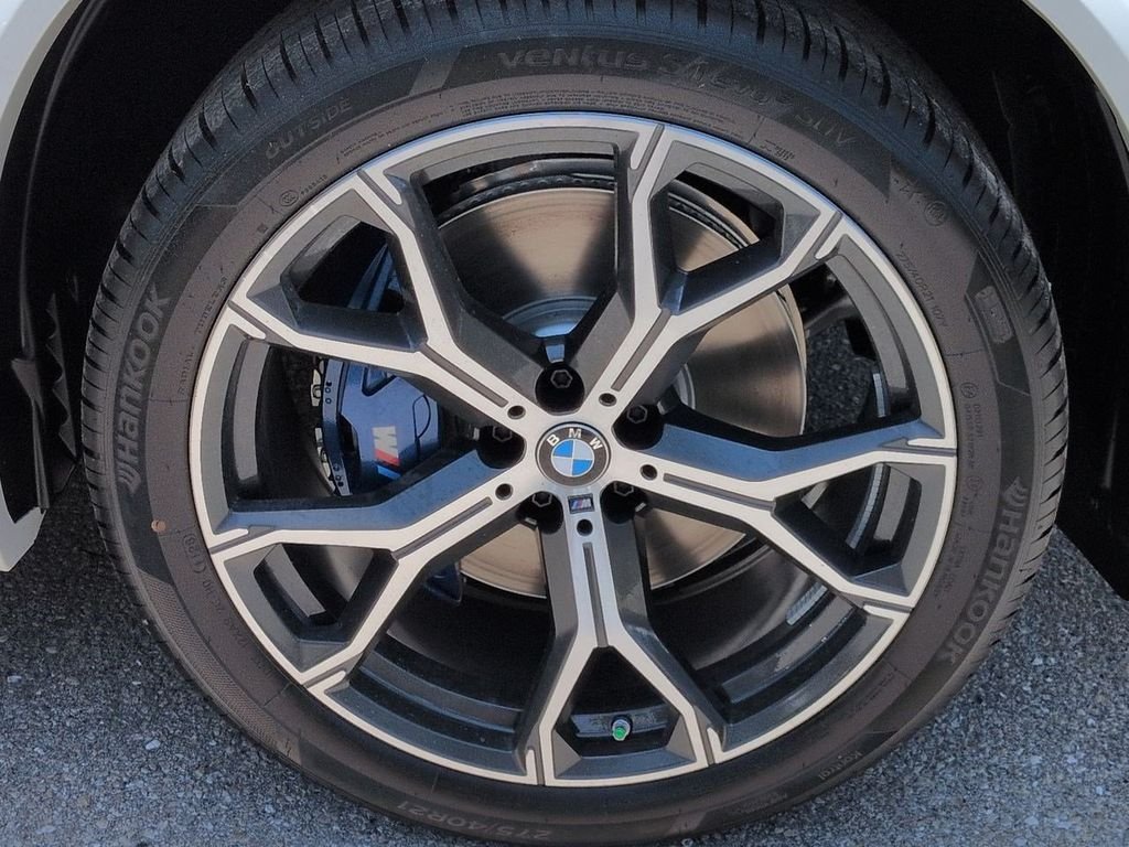 New 2026 Alpine White BMW xDrive40i image 11