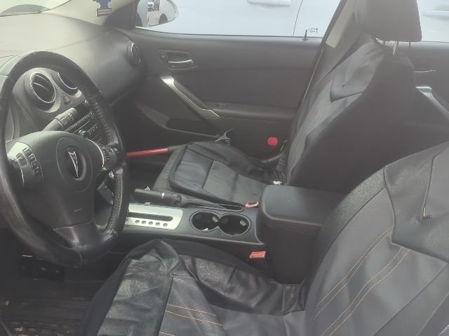Used 2010 Summit White Pontiac Base image 6