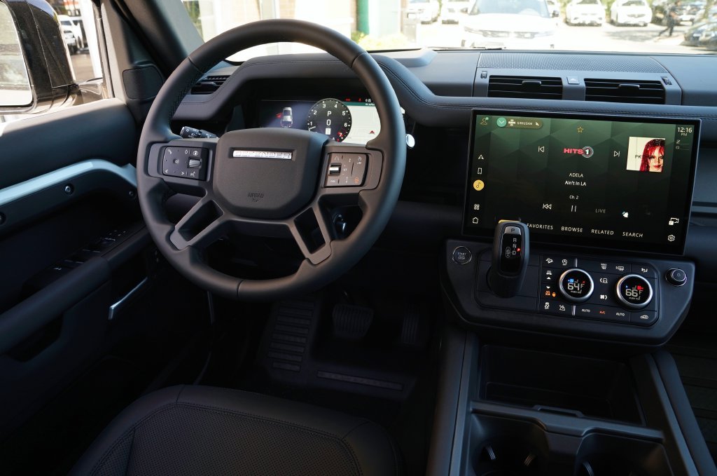 New 2026 Fuji White Land Rover X-Dynamic SE image 15