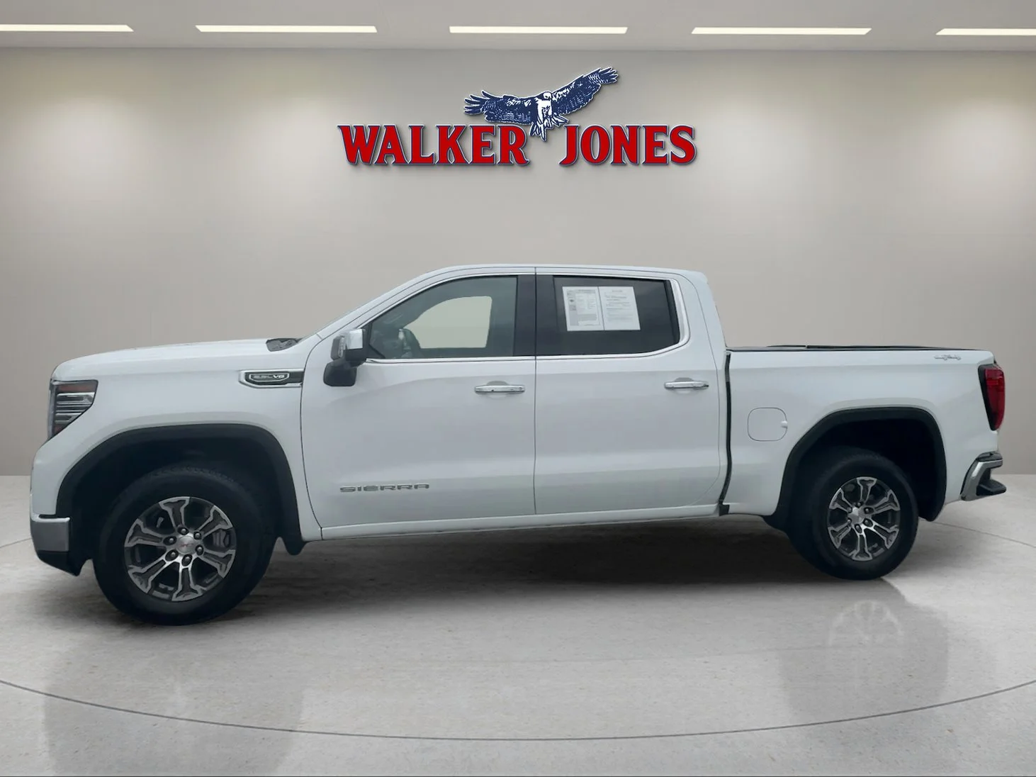 Used 2025 Summit White GMC SLT image 4