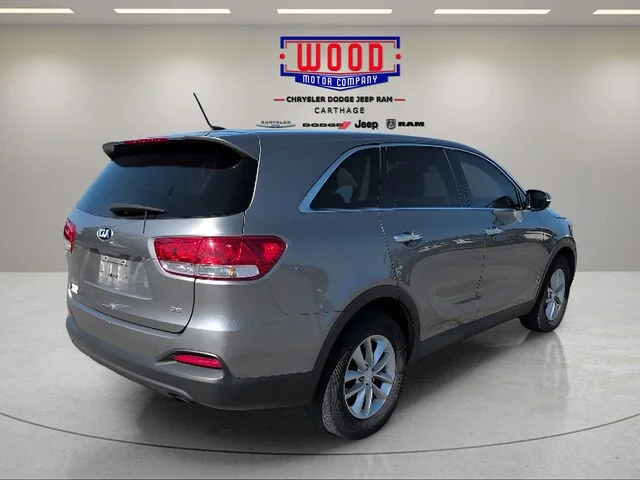 Used 2017 Titanium Silver Kia L image 3