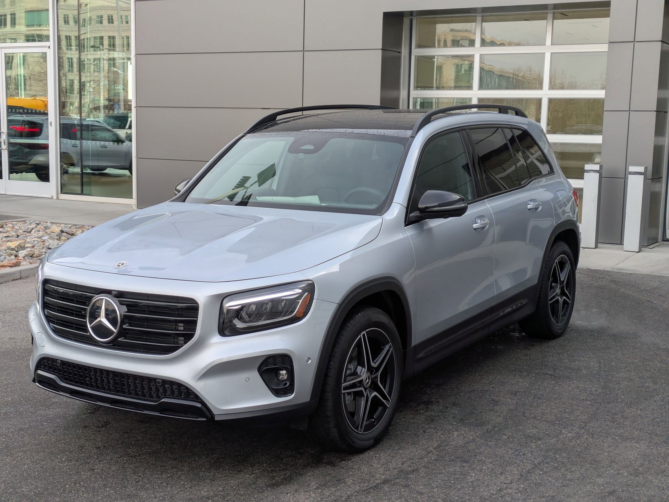 New 2026 Cirrus Silver Metallic Mercedes-Benz GLB 250 image 25