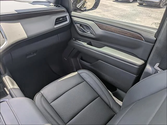 Used 2024 Black Chevrolet High Country image 17