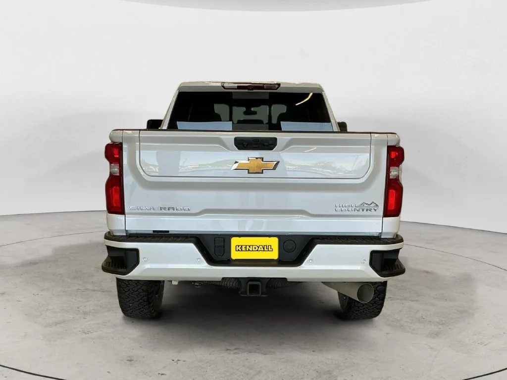 Used 2022 Iridescent Pearl Tricoat Chevrolet High Country image 10