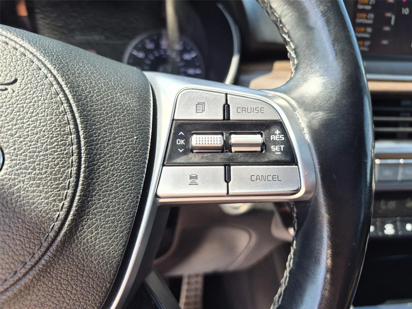Used 2020 Ebony Black Kia SX image 18