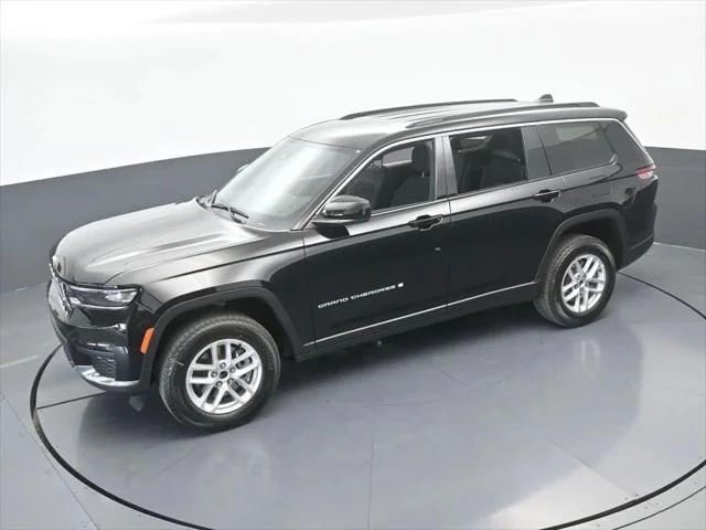 New 2026 Diamond Black Crystal Pearl-Coat Exterior Paint Jeep Laredo image 44