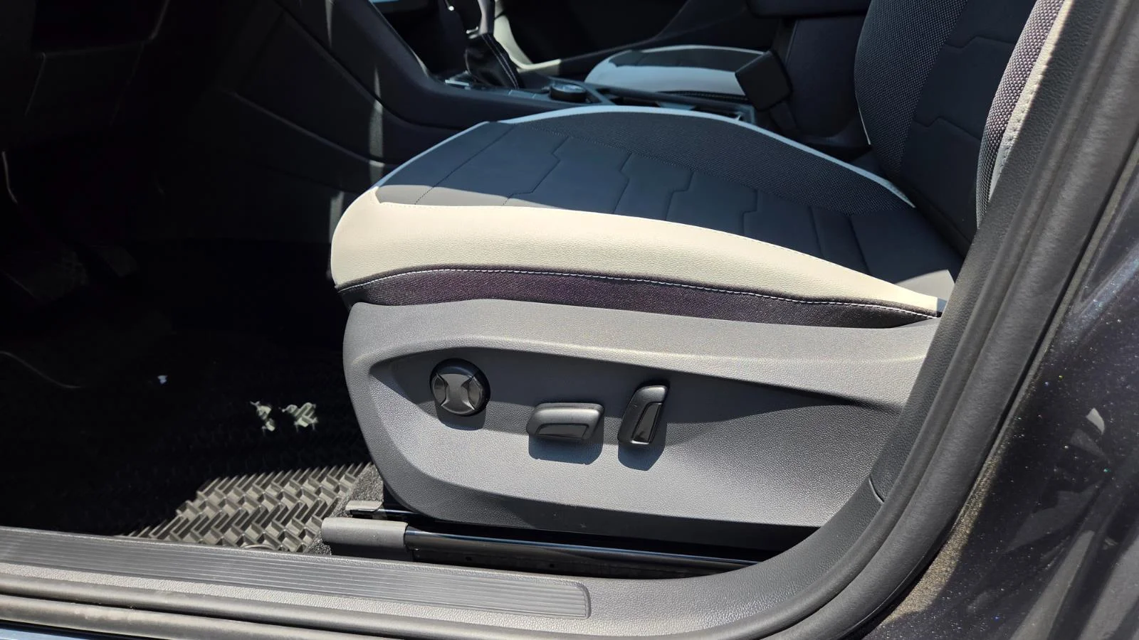 New 2026 GRAY Volkswagen SE image 23